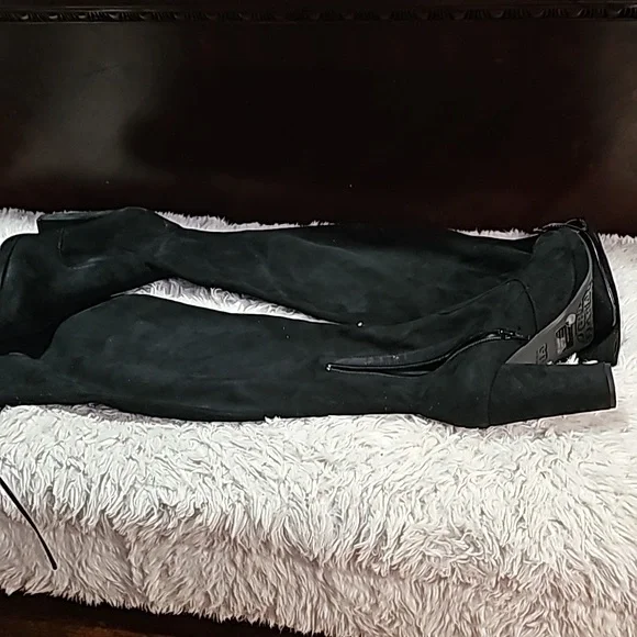 Boots - Picture 3 of 3